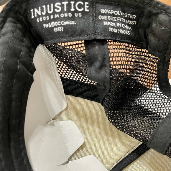 Injustice Gods Among Us Hat NWT - Picture 4 of 6